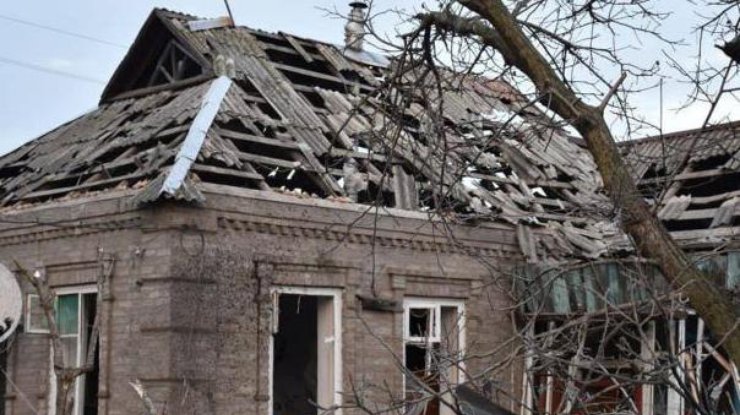 Фото: росіяни вдарили ракетою по житловій забудові Краматорську, є поранена / t.me/kramatorsk_rada