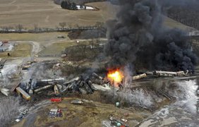 В Огайо палає поїзд з небезпечними хімічними речовинами (відео)