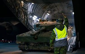 Перший Leopard 2, переданий Канадою, вже доставили до Польщі