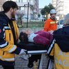 У Туреччині з-під завалів врятувати матір з немовлям: кількість жертв наближається до 3,5 тисяч