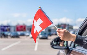 У Швейцарії українських біженців зобов'язали продати дорогі автомобілі