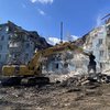 У Запоріжжі з-під завалів зруйнованого ракетою будинку врятували дівчину та її кота (фото, відео)