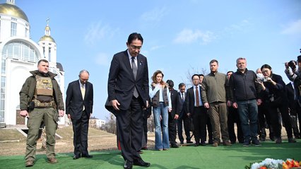 До України вперше прибув прем'єр-міністр Японії Фуміо Кішіда (фото)
