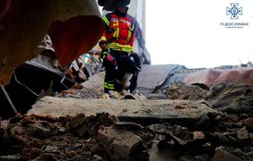 У Ржищеві під завалами знайшли тіло дев'ятої жертви - комендантки гуртожитку (відео)