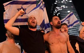 В Ізраїлі масові протести: демонстрантів розігнали водометами