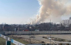 У Краснодарі поблизу військового аеродрому стався вибух і пожежа (відео)