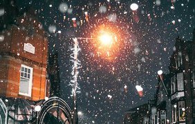 У Києві почався крижаний сніг, вдарила блискавка із громом