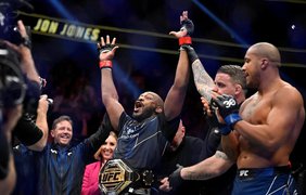 Джонс переміг Гана у бою за титул чемпіона UFC у важкій вазі