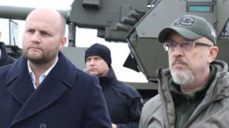 Фото: міністр оборони Словаччини Ярослав Надь та міністр оборони України Олексій Резніков