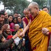 Далай-лама, який цілує хлопчика в губи, збентежив користувачів мережі (відео)