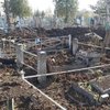 Нищать і живих, і мертвих: окупанти обстріляли кладовище у Краматорську (фото)