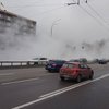 У Києві прорвало теплотрасу: вулицю заливає окропом 