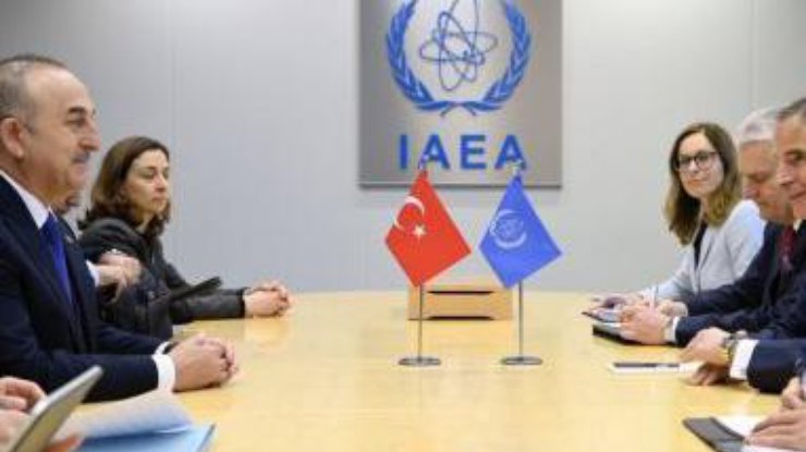 Фото: голова МЗС Туреччини Мевлют Чавушоглу та гендиректор МАГАТЕ Рафаель Гроссі провели переговори 