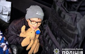 З Хромового під Бахмутом евакуювали останню дитину (відео)