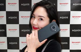 Sharp представила флагманські смартфони Aquos R8