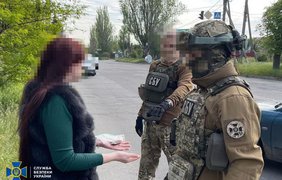 "Зливала" ворогу дані українських захисників: у Херсоні затримали медсестру