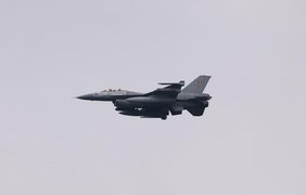 Нідерланди почнуть підготовку українських льотчиків на F-16: названо терміни