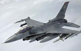 Коли Україна може отримати перші винищувачі F-16: оцінка Єрмака