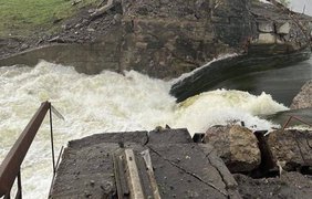 На Донеччині рашисти підірвали дамбу Карлівського водосховища, є загроза підтоплення (відео)