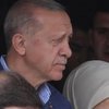 Вибори в Туреччині: Ердоган роздавав гроші виборцям просто перед камерами