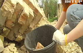 Волонтери допомагають відновити село Горенка на Київщині