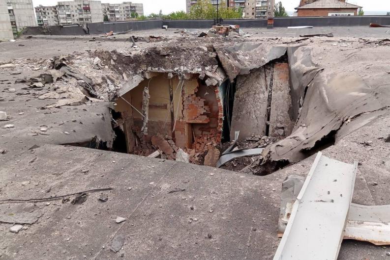 Унаслідок удару авіабомбами по місту Торецьк Донецької області кількість жертв зросла до двох. Крім цього постраждали вісім осіб
