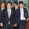 Прем'єр-міністр Японії звільнив сина через "неналежну" поведінку