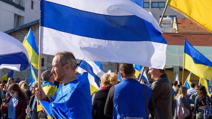 У росії заборонили біло-синьо-білий прапор