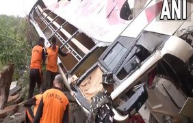 В Індії автобус зірвався в ущелину: багато загиблих 