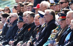 "Аморальний та недружній крок": МЗС України нагадало гостям параду в москві, що путін воєнний злочинець