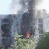 Росіяни обстріляли багатоповерхівки в Торецьку: почалася пожежа, одна людина загинула
