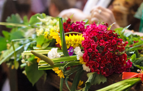Букет на Трійцю: які квіти освячують у храмі і що вони означають