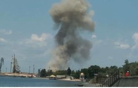 У порту Бердянська пролунали потужні вибухи (відео)