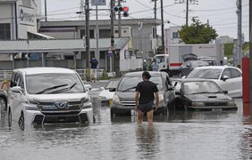 Японію накрив потужний тайфун "Мавр": евакуюють тисячі людей (фото)