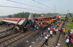 Залізнична катастрофа в Індії: кількість жертв різко зросла (фото)