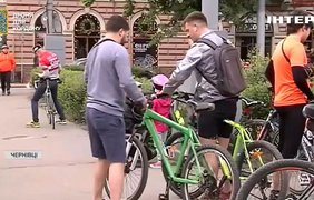 У Чернівцях відбувся велопробіг на підтримку ЗСУ