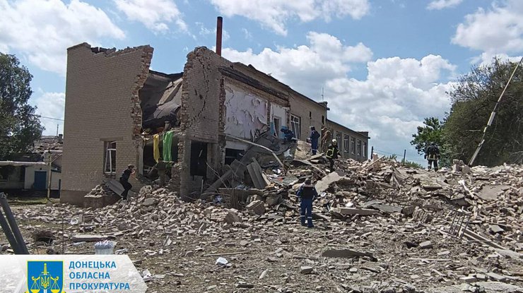 Окупанти обстріляли школу на Донеччині