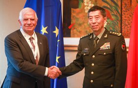 Обговорили війну в Україні: Боррель зустрівся з міністром оборони Китаю