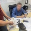 Хабар за каруселі: у Києві затримали директора "Гідропарку" (фото)
