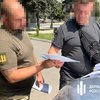 Робив "липові" документи для виїзду за кордон: ДБР викрило воєнкома Краматорського району
