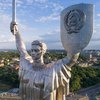 У Києві з монумента "Батьківщина-мати" зняли серп і молот