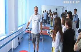 На Київщині реабілітологи ставлять на ноги пацієнта з інсультом за кілька тижнів
