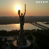 Батьківщина-мати - вже з тризубом: на найвищий монумент встановили герб