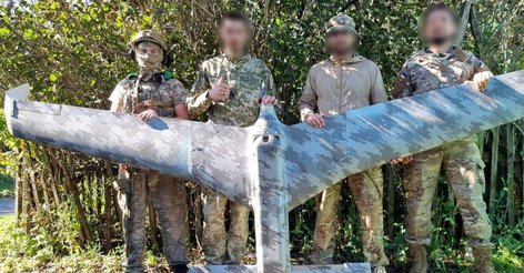 Вперше в Україні: прикордонники посадили найновіший російський безпілотник Елерон Т-16 (відео) Вперше в Україні: прикордонники посадили найновіший російський безпілотник Елерон Т-16 (відео)