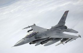 "F-16 можуть почати працювати в Україні раніше очікуваного" - WSJ