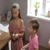 Понад 60 тисяч дітей позбавлені батьківської опіки в Україні: історія жінки, яка усиновила одразу трьох дівчаток