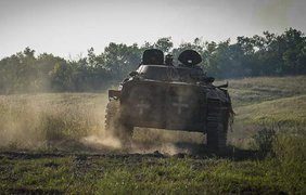 Українські бійці за допомогою дронів підбили три російські танки (відео)