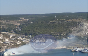 Увімкнули димову завісу: у Криму пролунали потужні вибухи