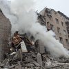 У Кривому Розі балістика влучила у п’ятиповерхівку, 8 поранених, під завалами перебувають люди (фото, відео)