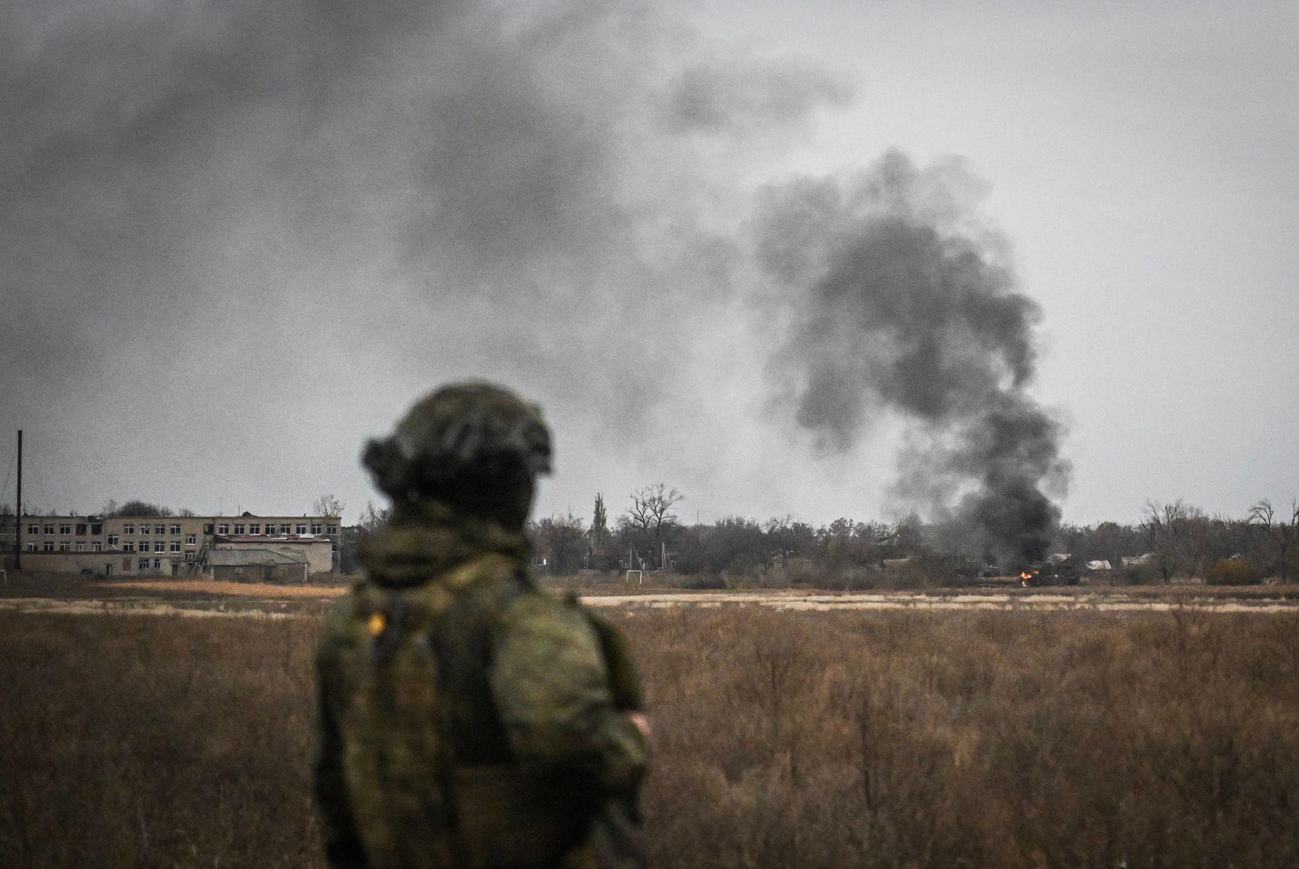 У Кураховому Донецької області продовжується тиск противника з північної, південної та східної сторін. Про це повідомляє український аналітичний ресурс DeepStat